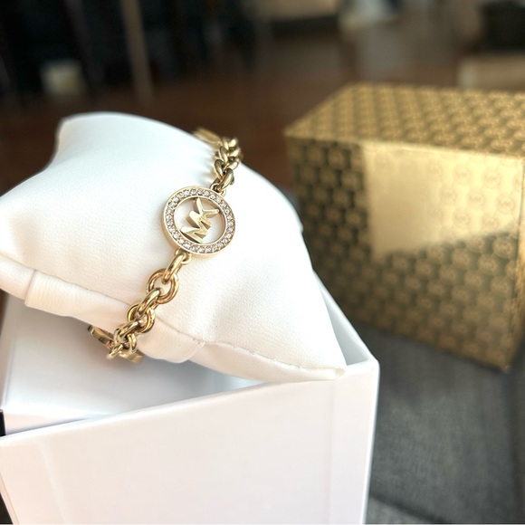 NWT authentic MK gold plated charm logo bracelet - Picture 5 of 5